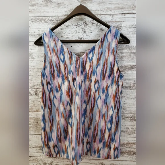 Eddie Bauer Departure V-neck Tank Top - Picture 2 of 4